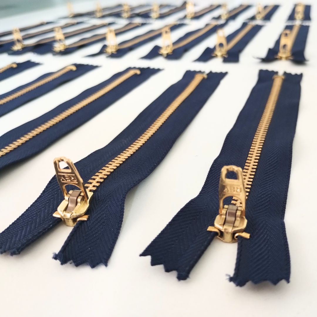 Cierre de bronce REY 16cm - Imagen 3